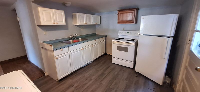 3rd image of 114 Feeder Street