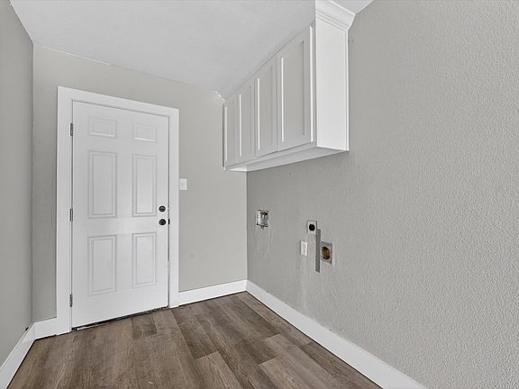 3rd image of 1275 McKinney Cir