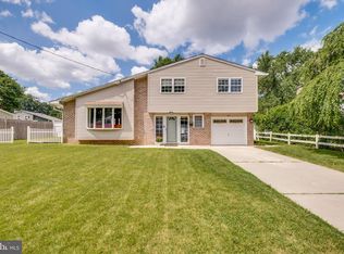 609 Beverly Dr, Magnolia, NJ 08049
