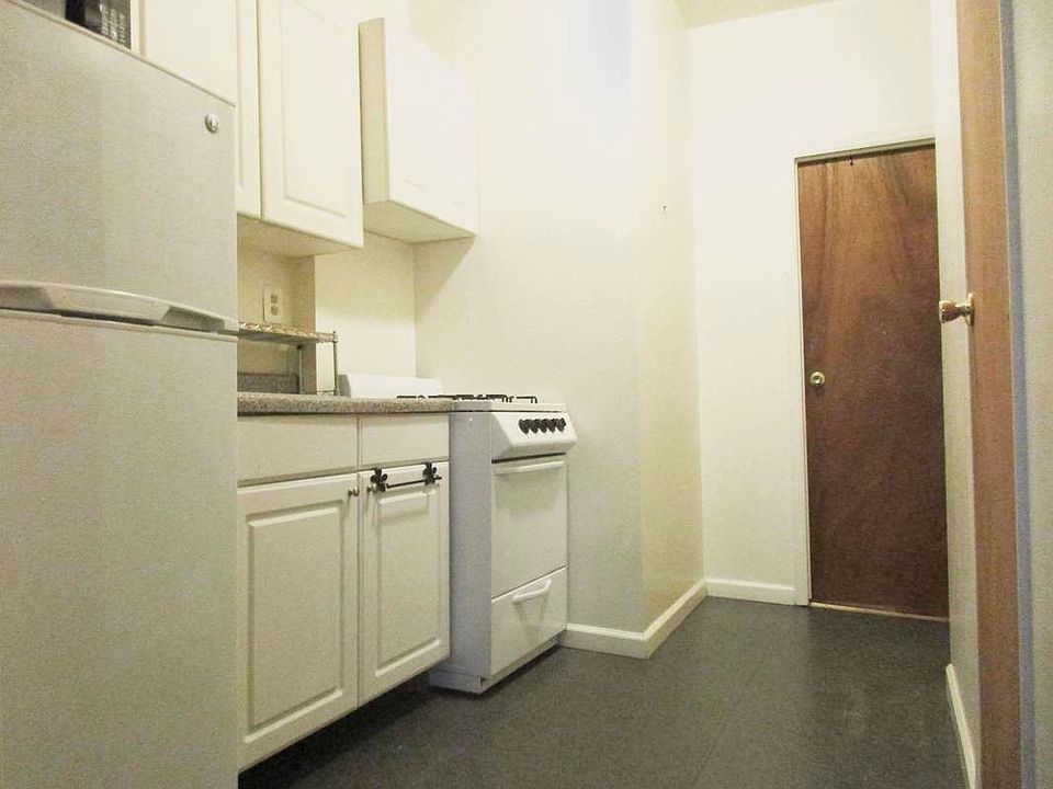 2nd image of 409 W 50th St APT 4C