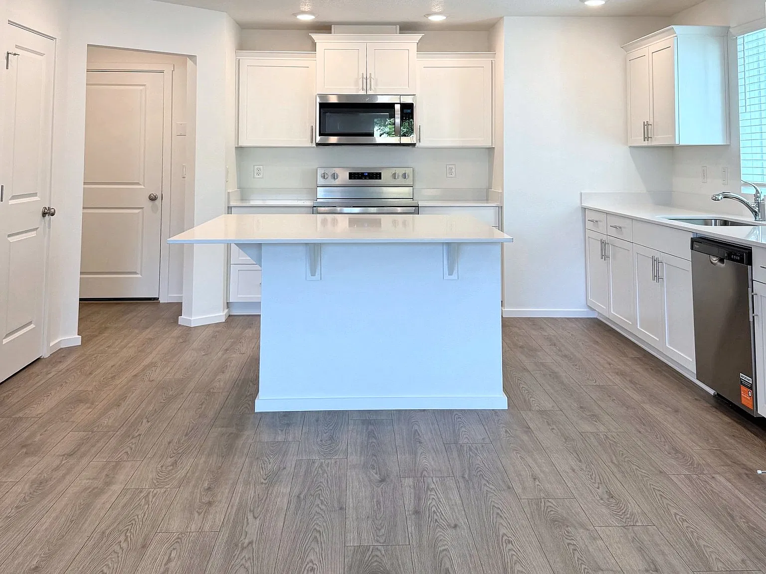 4 bed, 1499 sqft, $2,650 — Photo 3