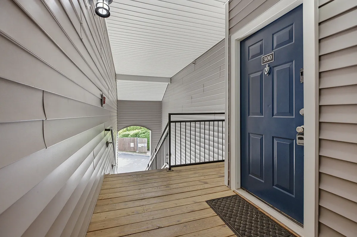 2nd level entry - 46630 Drysdale Ter #300