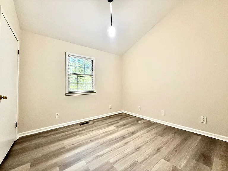 6231 Thom Rd — Photo 10
