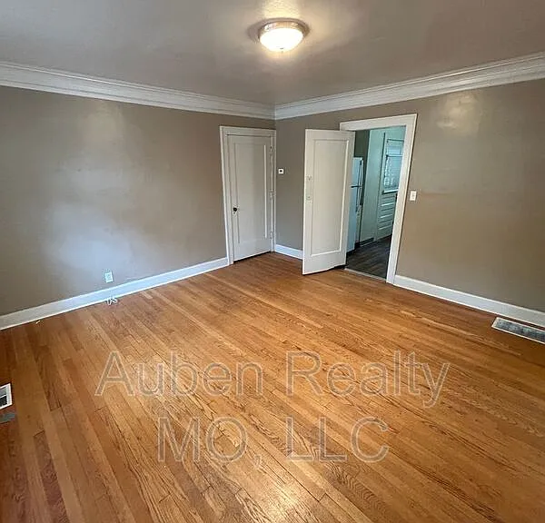 5446 Charlotte St #1F — Photo 8