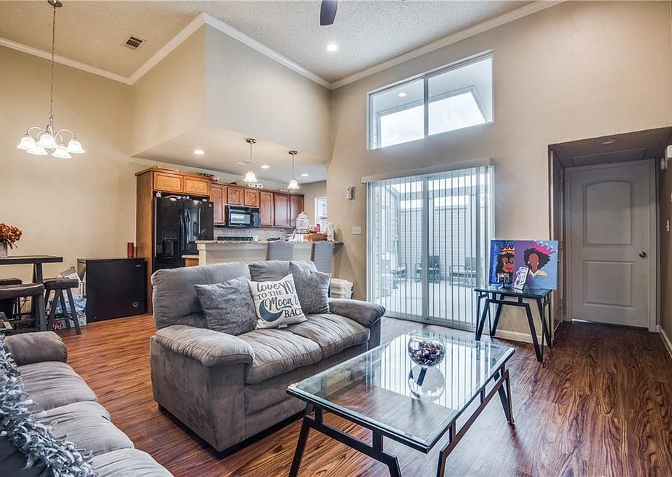 1st image of 626 Bellaire Dr APT A