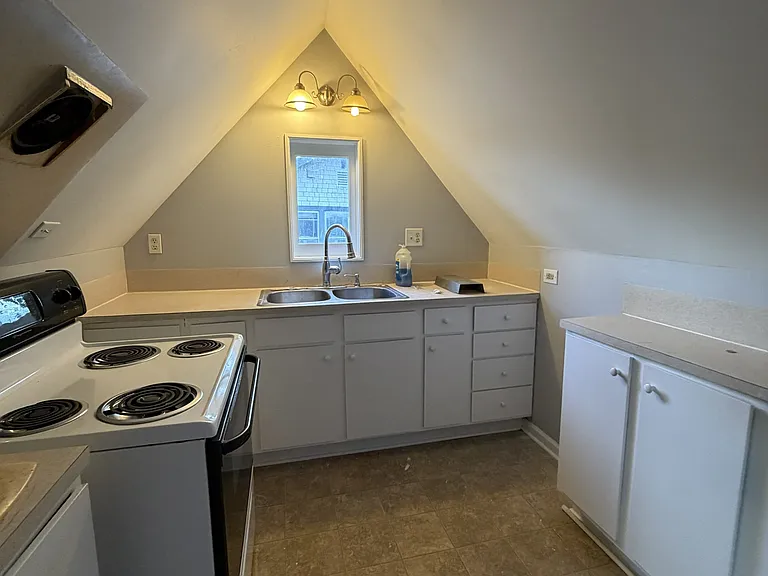 727 Kensington Ave #D — Photo 6