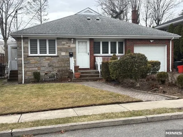 222 Elsmere Pl, Fort Lee, NJ 07024