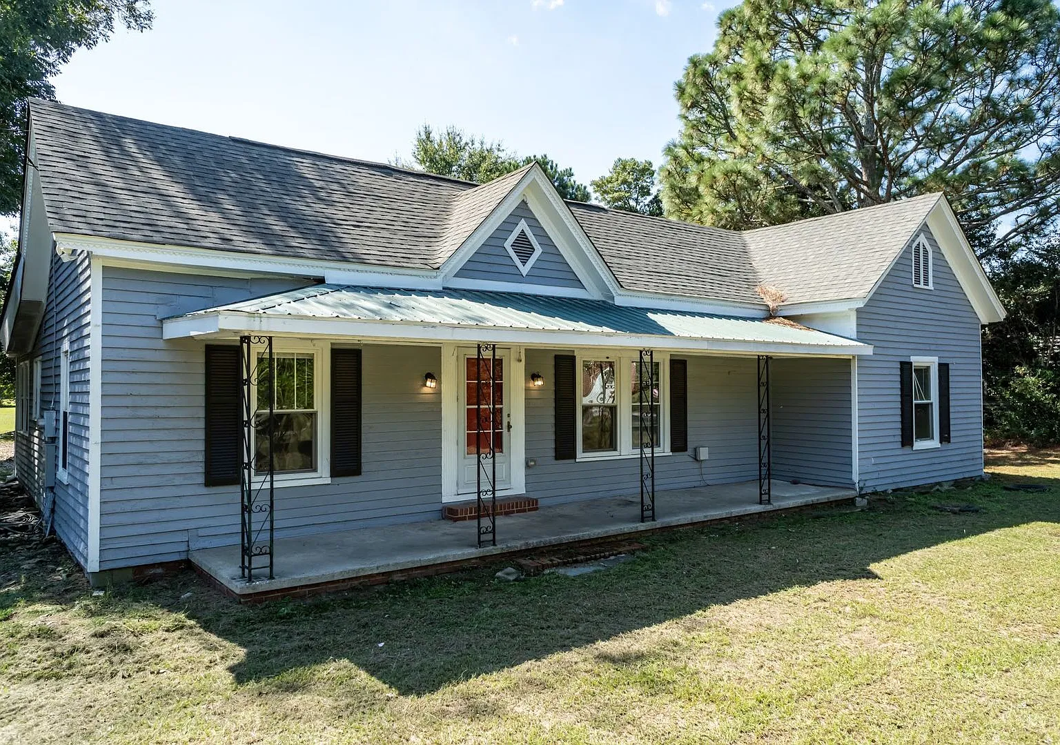Three Bedroom Home — Photo 3