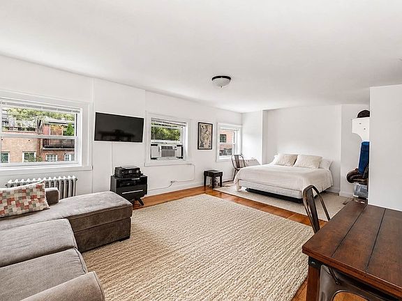 4th image of 9 W 10th St APT 4R