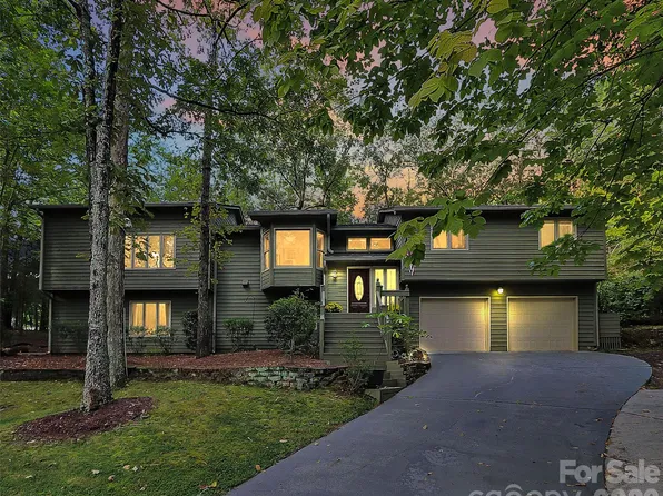 16 Woodvine Ln, Lake Wylie, SC 29710