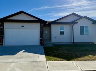 3008 E Laux Dr, Hastings, NE 68901