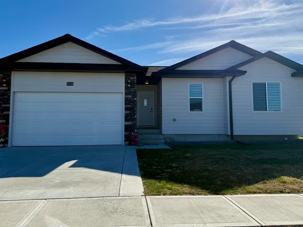 3008 E Laux Dr, Hastings, NE 68901