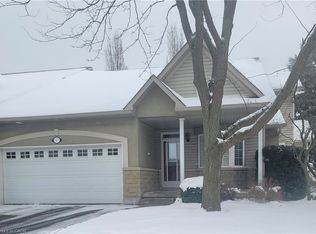 212 Stonehenge Dr #1, Ancaster, ON L9K 1N2