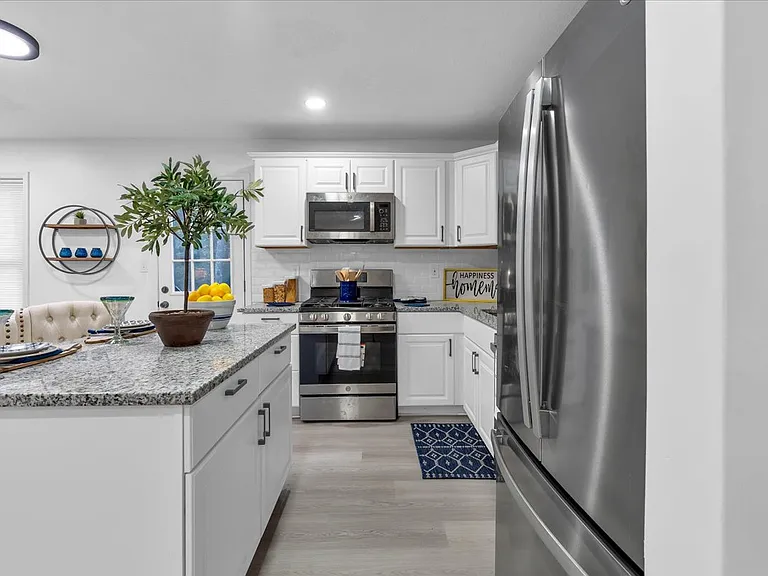 54 Mildred Ct — Photo 20