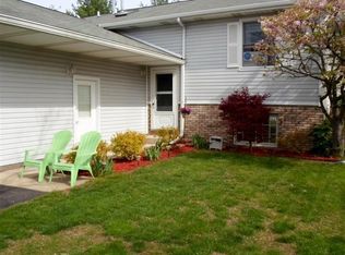 540 River Pointe Ct, Milan, MI 48160