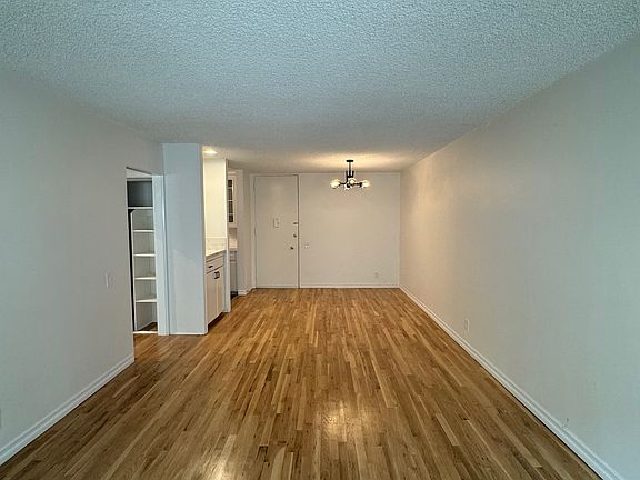 4th image of 2010 N Beachwood Dr APT 209