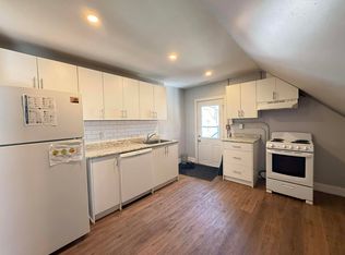 79 Lowell Ave #3, Saint Catharines, ON L2R2C9