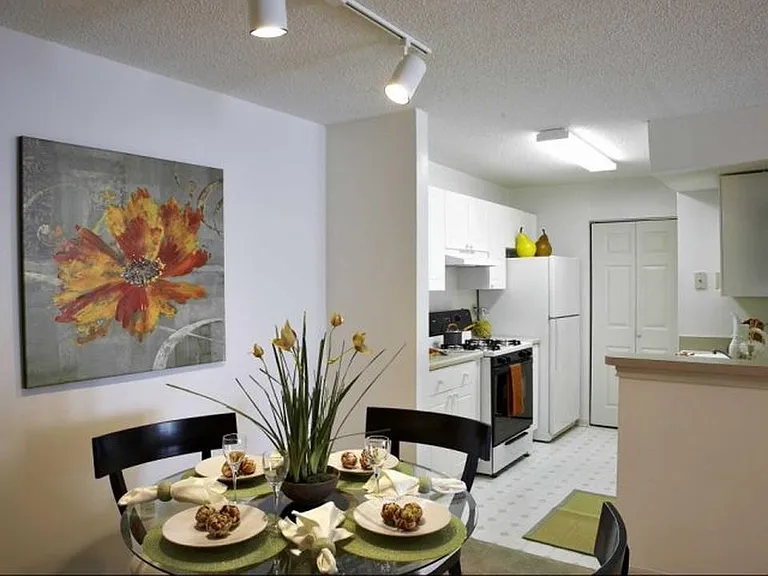 Ashley Cascade Apartments — Photo 3
