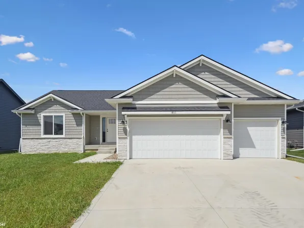 811 Woodside Dr, Marshalltown, IA 50158