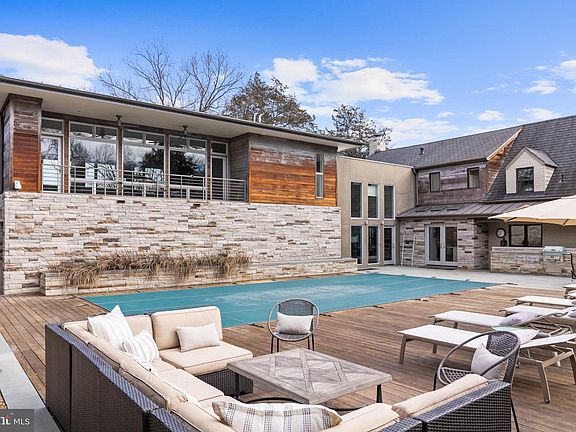 2nd image of 3022 Fox Mill Rd