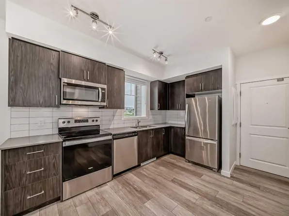 3727 W Sage Hill Dr NW #3204, Calgary, AB T3R 1T7