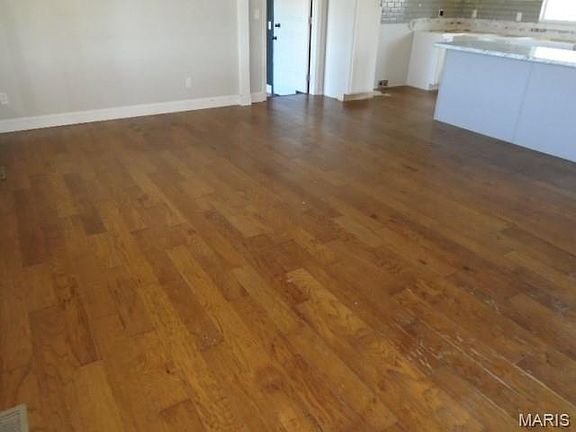 4th image of 700 Westwood Dr