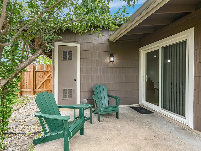 511 Arbor Ln — Photo 43
