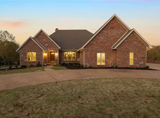 1420 Equestrian Way, Fayetteville, AR 72703