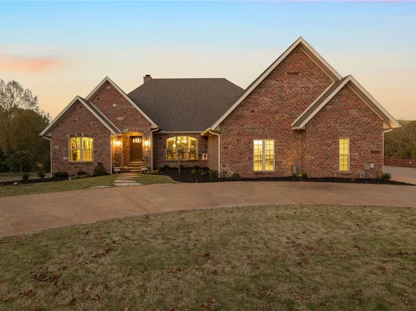 1420 Equestrian Way, Fayetteville, AR 72703