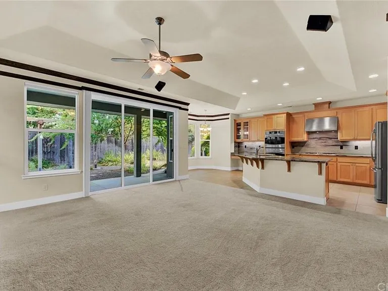 1928 Wisteria Ln — Photo 6