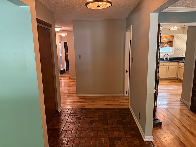 130 Lexington Ct — Photo 9