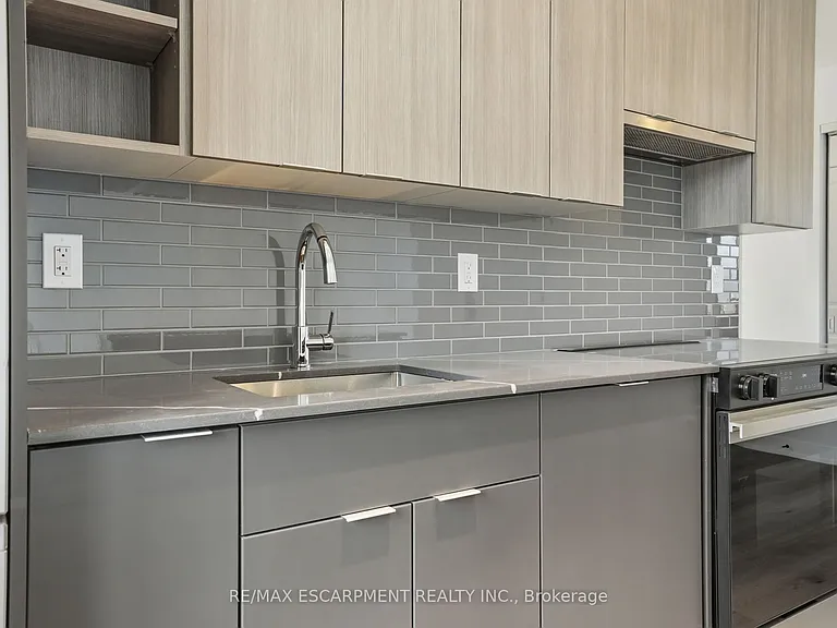 2075 Lakeshore Rd #702 — Photo 9