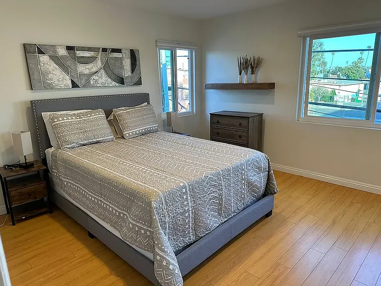 854 Brooks Ave — Photo 5