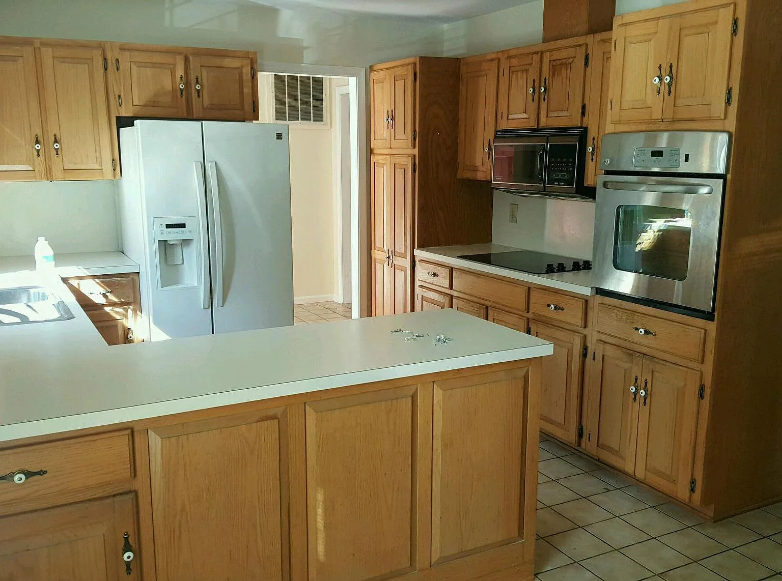 3 bed, 2.0 bath, 1600 sqft, $2,250 — Photo 2