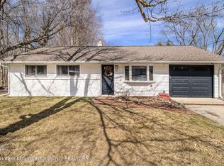 902 Elmwood St, Dewitt, MI 48820