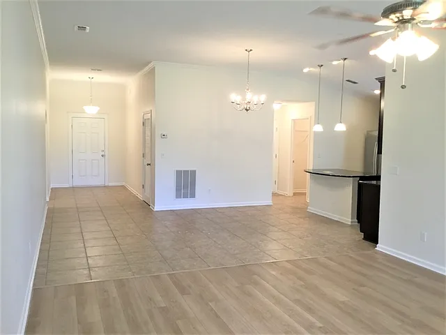105 Flower Of Scotland Ave — Photo 4