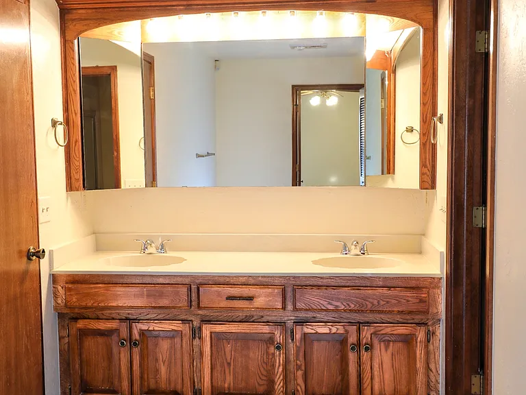 1321 Harding Ave — Photo 18