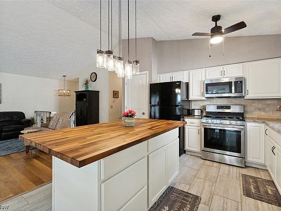 5th image of 6212 Center St Unit 6212