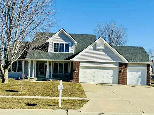 303 SW Hickory Cir, Grimes, IA 50111