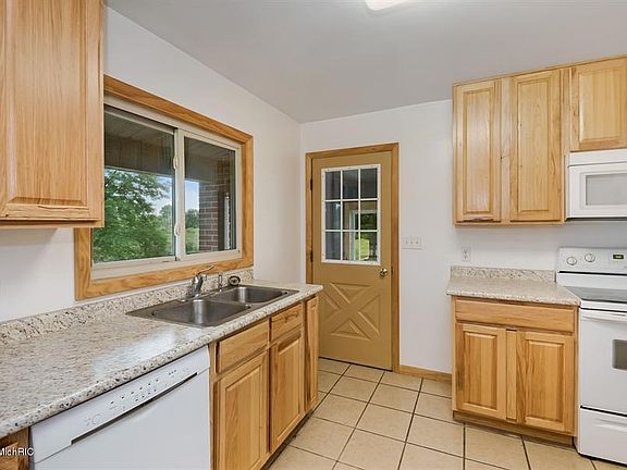 4th image of 3561 E Y Ave