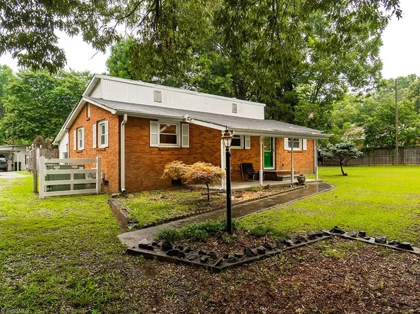 2833 Maple Ave, Burlington, NC 27215