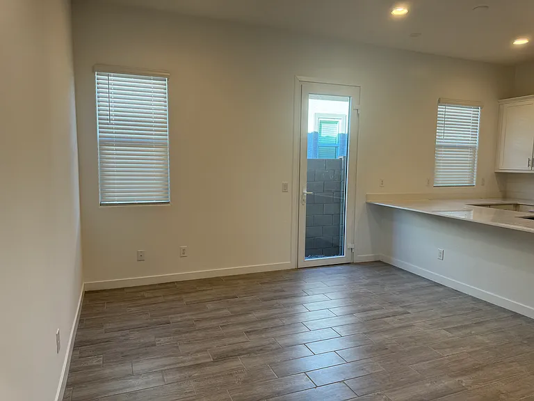 3263 W Peak View Rd — Photo 10