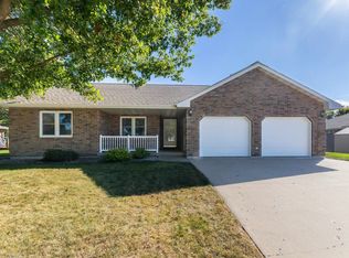 700 Missy Dr, Peosta, IA 52068