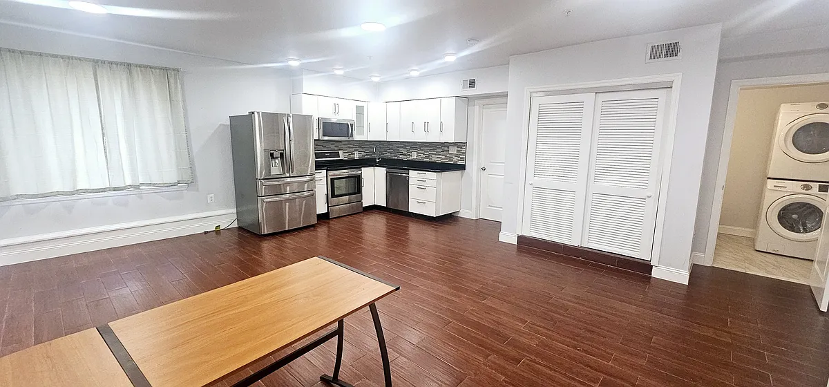 Building Photo - 1216 Wallace St #1B