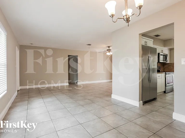 2720 SW 18th St — Photo 5