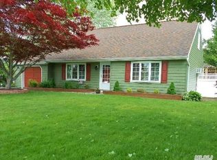 11 Cedar Ridge Dr, Ridge, NY 11961