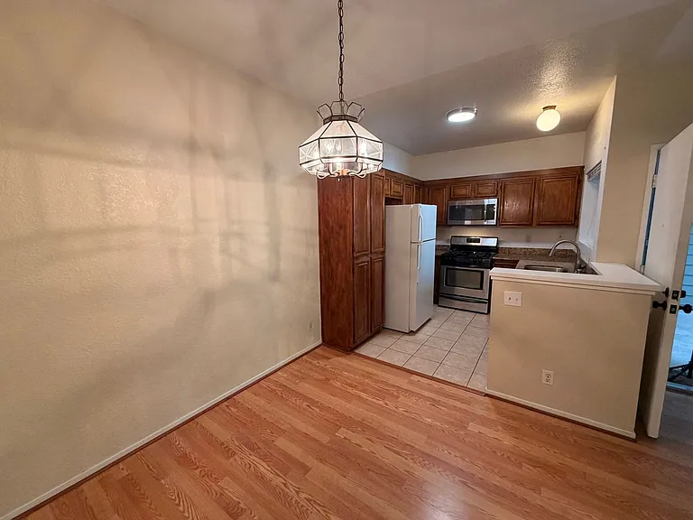 3395 Pinewood Ter #202 — Photo 3