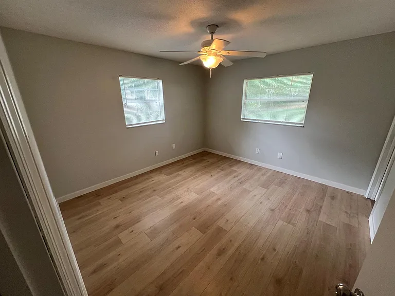 1512 W Winnemissett Ave — Photo 6
