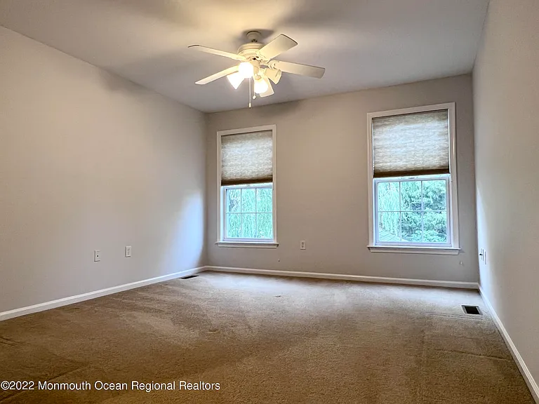 1 Hendrickson Ct — Photo 33