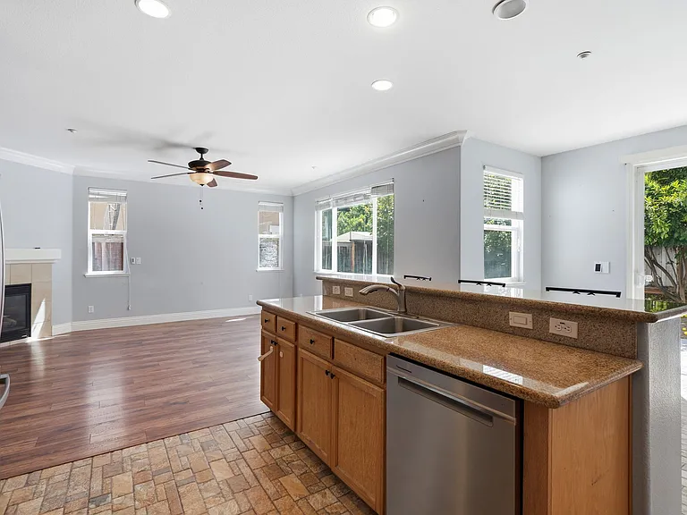 871 Larkspur Ln — Photo 45